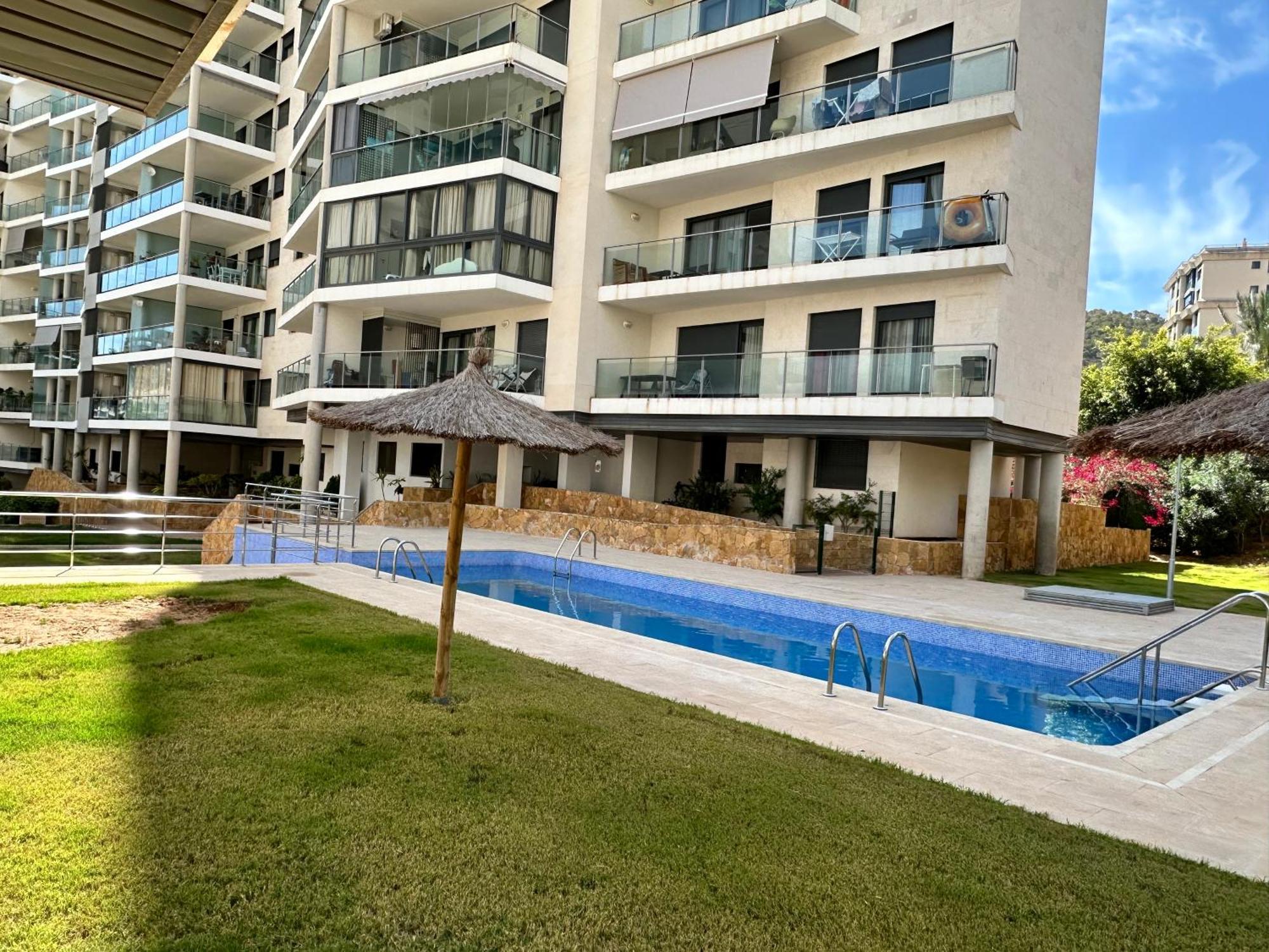 Luxurious, Newly-Renovated Large 2-Bedroom Condo By The Beach Benidorm Esterno foto
